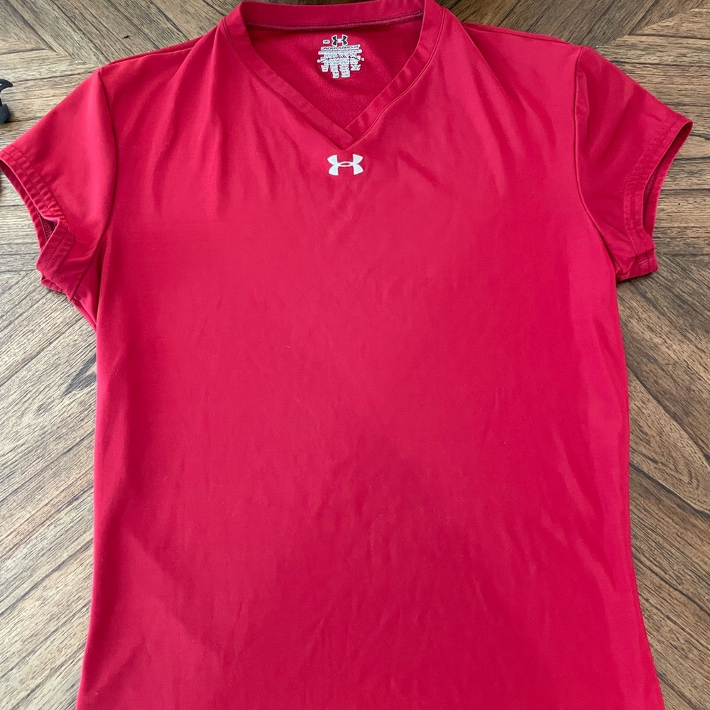 Wonen’s MD fitted capped sleeve tech shirt